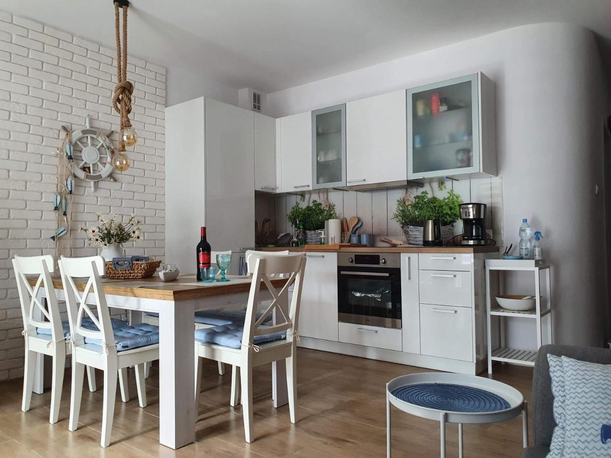 Apartament Bursztyn โปเบียโรโว ภายนอก รูปภาพ