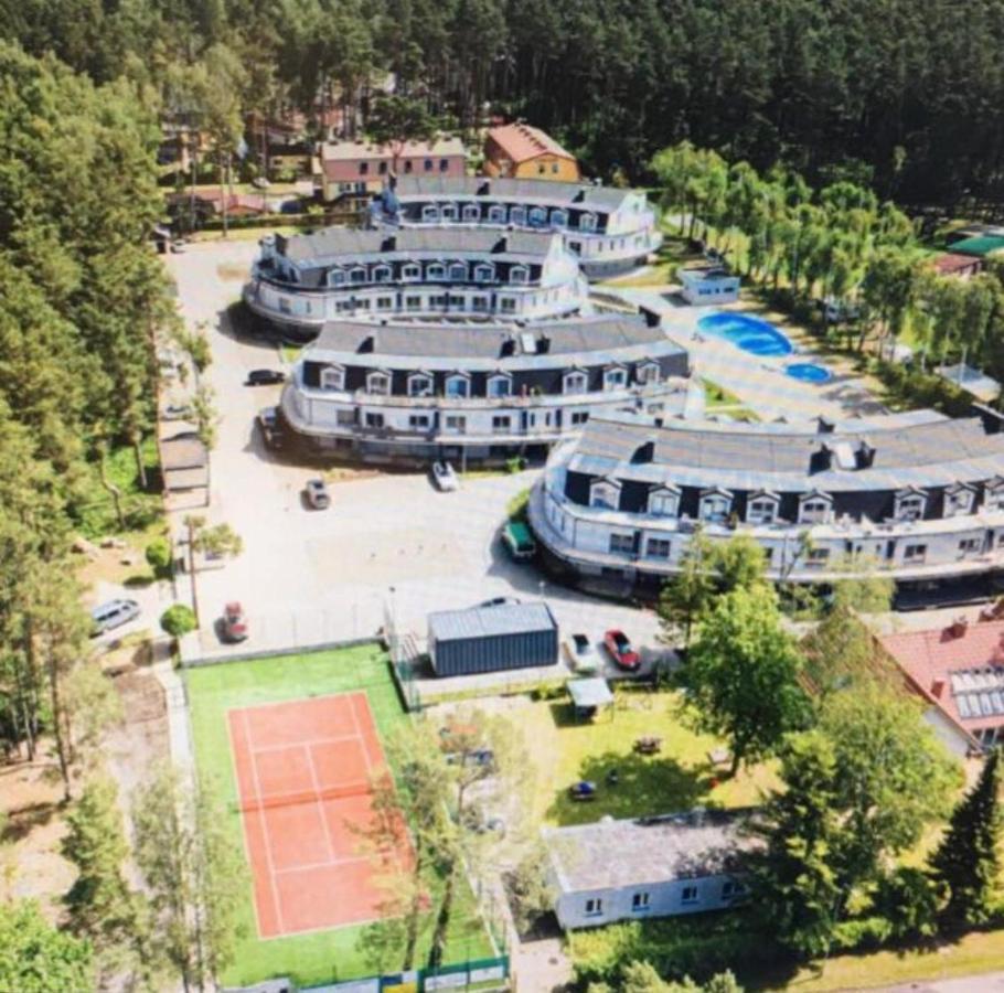 Apartament Bursztyn โปเบียโรโว ภายนอก รูปภาพ