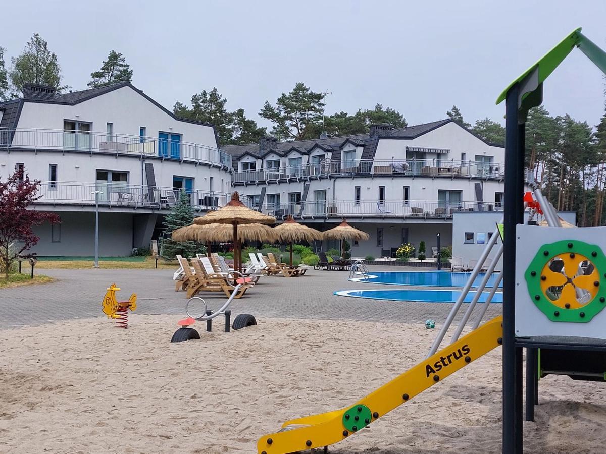 Apartament Bursztyn โปเบียโรโว ภายนอก รูปภาพ