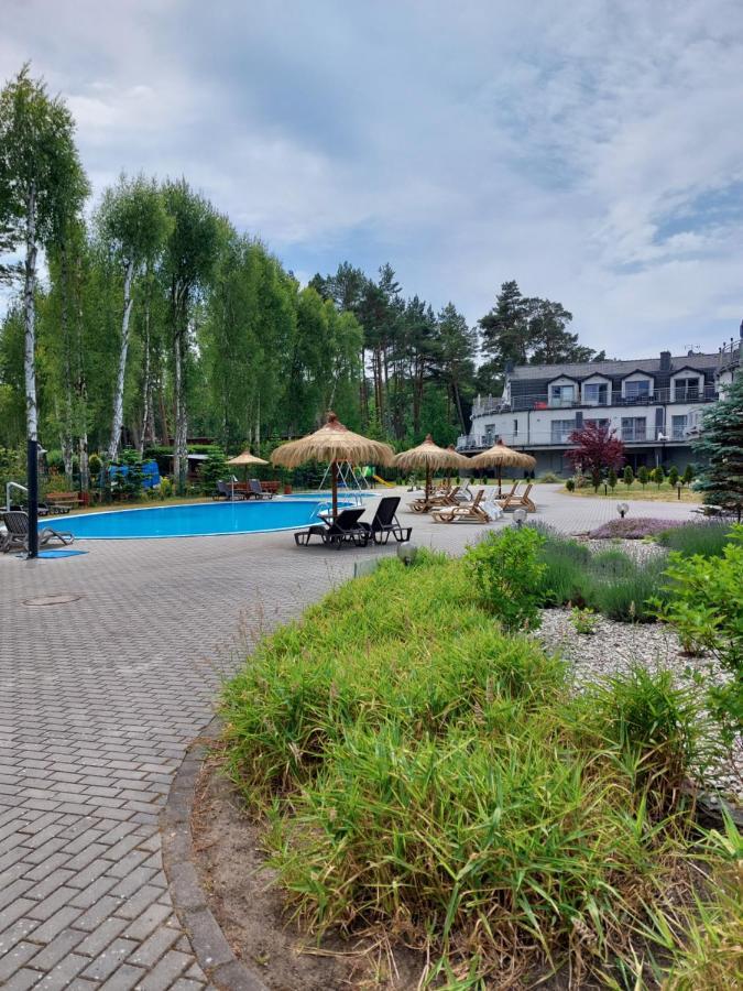 Apartament Bursztyn โปเบียโรโว ภายนอก รูปภาพ